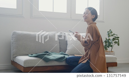 Image of taking Western-style photos Image of taking Western-style photos 131757549