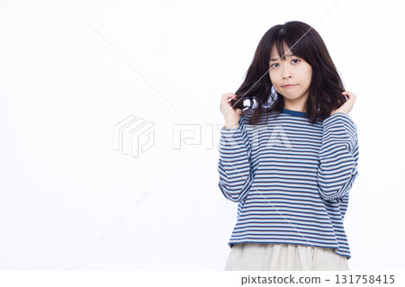 擔心頭髮受損的女性 131758415
