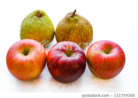 Autumn flavors: pears and red apples 131759168