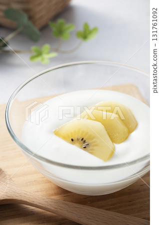 奇異果和原味優格 131761092