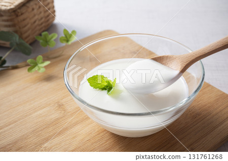 plain yogurt 131761268