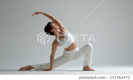 做瑜伽的女人 131762472