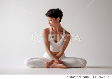 做瑜伽的女人 131762483