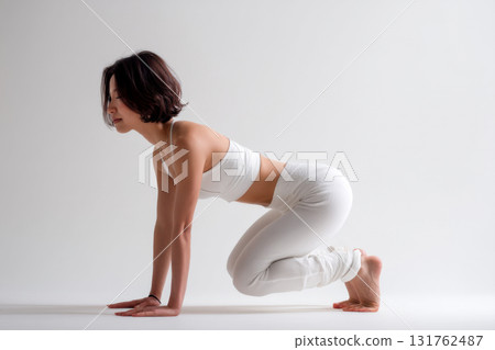Women who do yoga 131762487