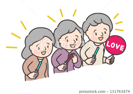 三位老年婦女正在欣賞她們最喜歡的偶像 三位老年婦女正在欣賞她們最喜歡的偶像 131763874