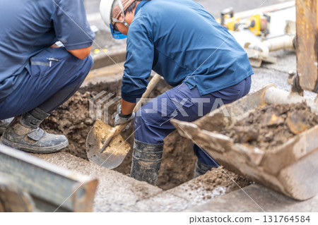 自來水廠建設、供水管更換工程、挖掘、明挖法、手工挖掘、小心 131764584