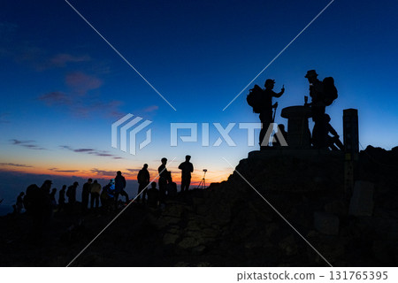 白馬山頂日出前 131765395