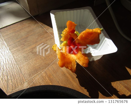 明年我會播種苦瓜種子，它們就會開始發芽。 131765676