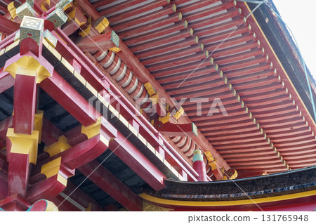 神社朱紅木構屋簷特寫 131765948
