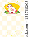 可愛的日式馬年新年賀卡，馬形粘土鈴鐺和日式圖案背景，金色 02 131766208