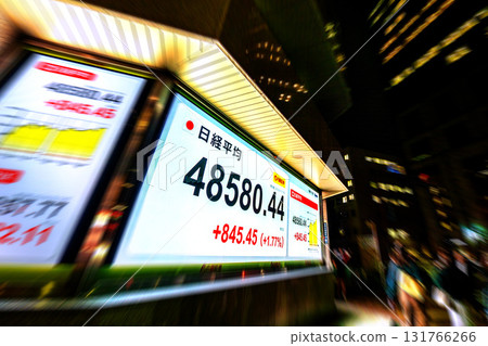 日本東京都市風景首次突破48,000日圓大關，創下48,580日圓44仙的歷史新高，股價/收盤價=第9位，日本橋兜町 131766266