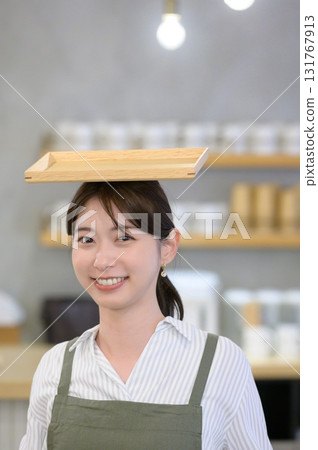 日本女子頭頂托盤 日本女子頭頂托盤 131767913