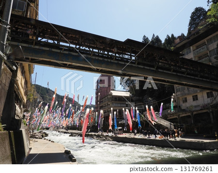 A celebration in front of the hot spring: The river and carp streamers in front of Motoyu in Tsuetate Onsen 131769261