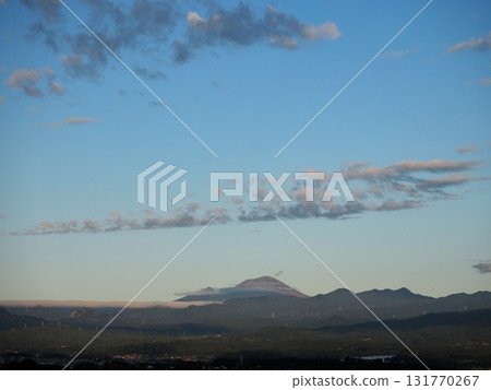 朝陽下的淺間山和雲彩（20250930060909） 131770267