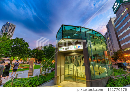 北海道札幌大通公園的夜景 131770576