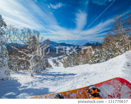 Panoramic view of ungroomed runs and winter mountains from the perspective of a snowboarder taking a break (Yokoteyama, Shiga Kogen, Nagano Prefecture) Panoramic view of ungroomed runs and winter mountains from the perspective of a snowboarder taking a break (Yokoteyama, Shiga Kogen, Nagano Prefecture) 131770637