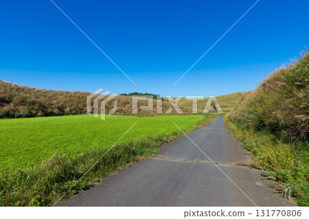 阿甦的藍天與道路(熊本縣阿蘇市) 阿甦的藍天與道路(熊本縣阿蘇市) 131770806