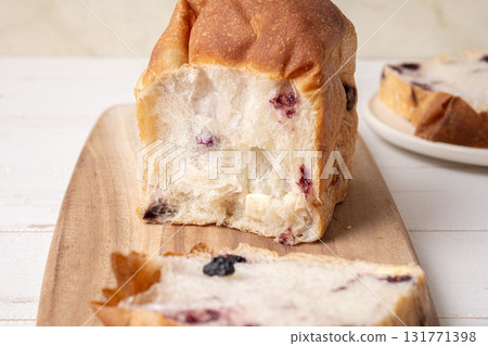 Delicious bread 131771398