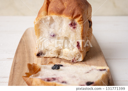 Delicious bread 131771399