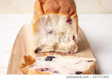 Delicious bread 131771401