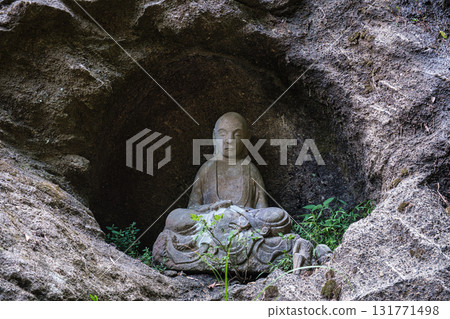 Stone Buddha statues at Kanaya Nihon-ji Temple in Chiba Prefecture Stone Buddha statues at Kanaya Nihon-ji Temple in Chiba Prefecture 131771498