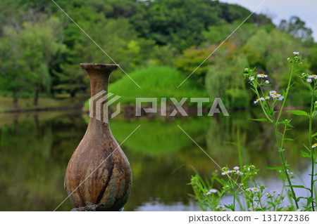 A crane-necked sake bottle standing in a pond 131772386