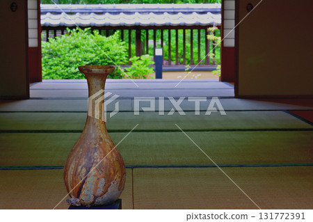 Tatami room and sake bottle Tatami room and sake bottle 131772391