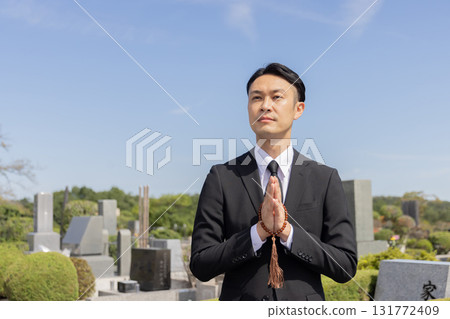 一個男人去墳墓 一個男人去墳墓 131772409