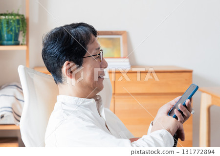 Male man who operates a smartphone Male man who operates a smartphone 131772894