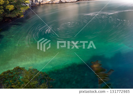 瀑布底部的流水，Toroki瀑布，屋久島，近海阿爾卑斯山（泉水） 131772985