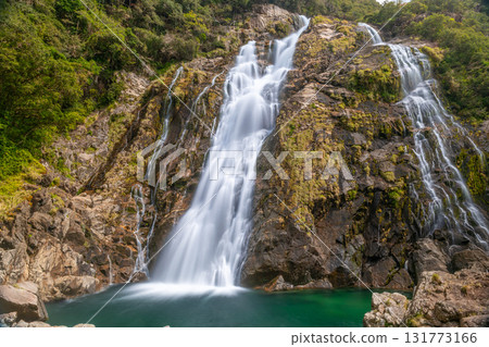 The roaring sound of Okawa Falls, one of Japan's top 100 waterfalls, Yakushima National Park (spring) The roaring sound of Okawa Falls, one of Japan's top 100 waterfalls, Yakushima National Park (spring) 131773166
