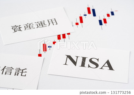 白色背景上的燭台圖和 NISA 圖像 131773256