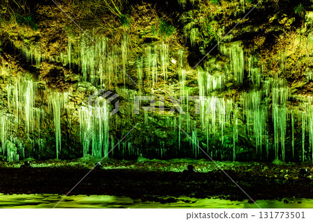 埼玉縣秩父市三十槌町的冰柱被照亮 131773501