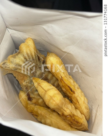 Bungeoppang, bungeo-ppang (Korean Fish Shaped Pastry), popular snack, cookies, sweet in winter streets of Korea. Bungeoppang. - Korean traditional national food, dish, cuisine. Japanese taiyaki Bungeoppang, bungeo-ppang (Korean Fish Shaped Pastry), popular snack, cookies, sweet in winter streets of Korea. Bungeoppang. - Korean traditional national food, dish, cuisine. Japanese taiyaki 131774168