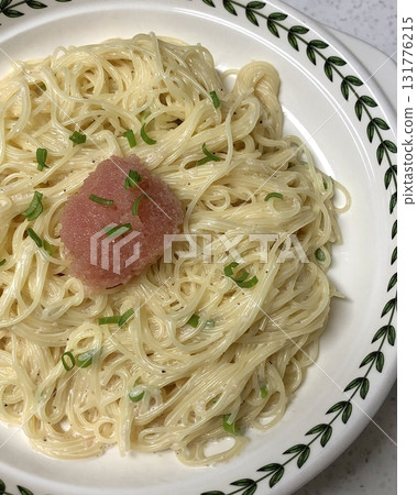 Creamy spaghetti carbonara made with rich egg yolk sauce, crispy bacon, parmesan cheese, and freshly ground black pepper for a classic, indulgent Italian pasta dish. Creamy spaghetti carbonara made with rich egg yolk sauce, crispy bacon, parmesan cheese, and freshly ground black pepper for a classic, indulgent Italian pasta dish. 131776215