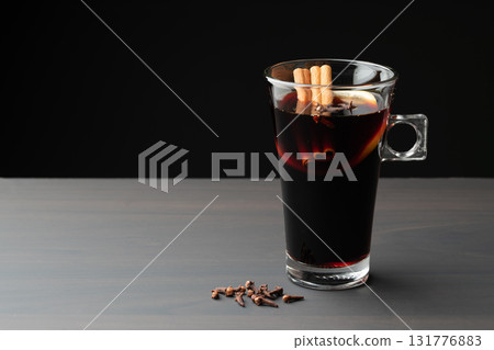 Hot wine 131776883