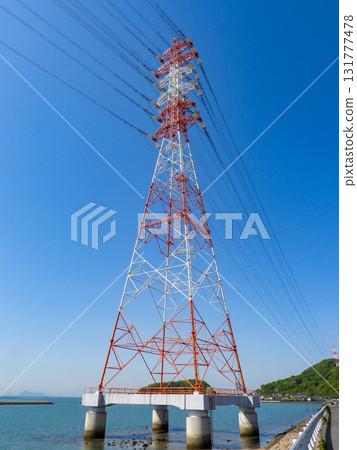 矗立在海邊的鋼塔 131777478