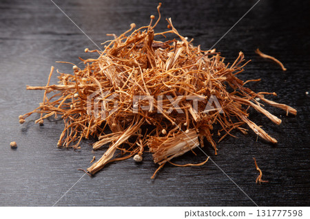 Dried enoki 131777598