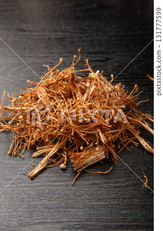 Dried enoki 131777599