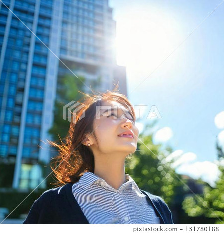 仰望天空的女商人 仰望天空的女商人 131780188