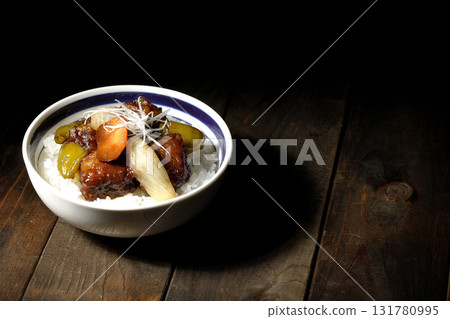 糖醋豬肉蓋飯 131780995