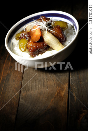 Sweet and sour pork bowl with black vinegar 131781013