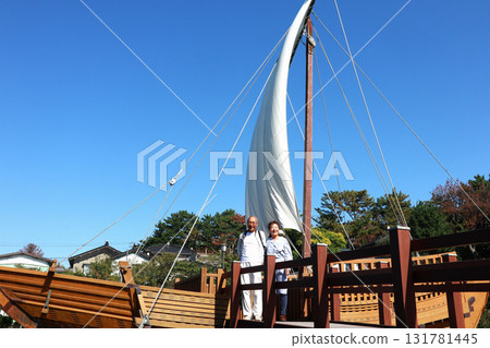 Tourism Senior couple 131781445