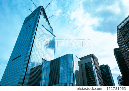 摩天大樓及其重建。東京日本橋週邊的都市景觀。 2025年9月。 a-4 淺色。 摩天大樓及其重建。東京日本橋週邊的都市景觀。 2025年9月。 a-4 淺色。 131781963