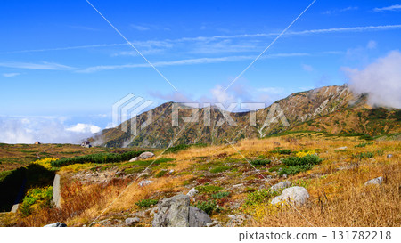 Spectacular view of Murododaira, with Tengudaira Mountain Lodge and Tateyama Kogen Hotel in the distance, Tateyama Kurobe Alpine Route, Toyama Prefecture 131782218