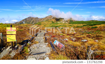 Spectacular view of Murododaira, the restricted access area towards Jigokudani, Tateyama Kurobe Alpine Route, Toyama Prefecture 131782298