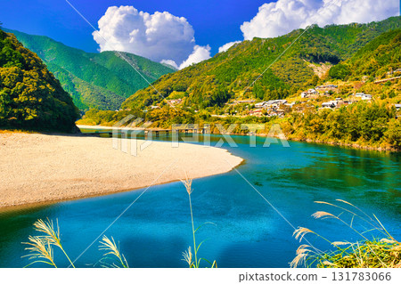 四萬十川美麗的秋景 131783066