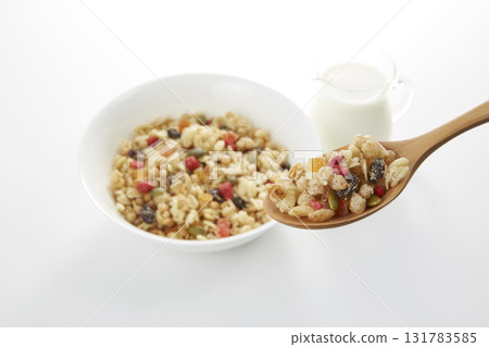 清爽早餐圖片_格蘭諾拉麥片 131783585