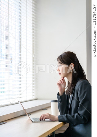 一個女人工作累了 131784157