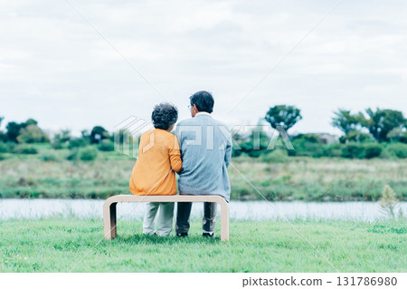 Senior couple relaxing in the park 131786980